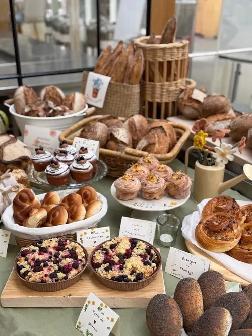 Samen aan het werk in de bakkerij van het Bakery Institute